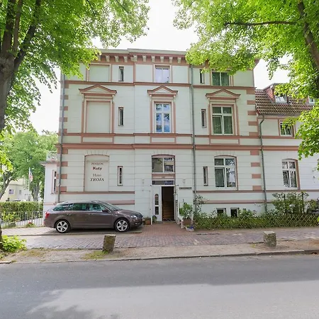 Haus Troja Gasthof 2*